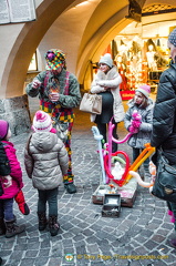 Balloon man entertaining the kids